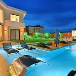 Luxury Modern With Private Pool וילה *