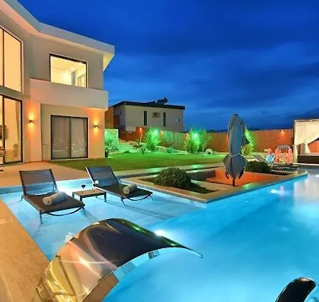 Luxury Modern With Private Pool 别墅 *