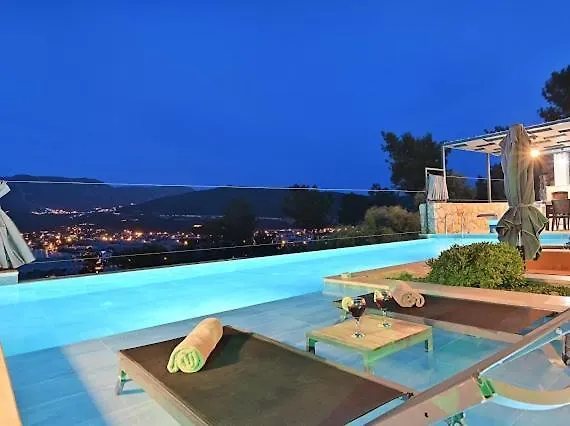 Luxury Modern With Private Pool *